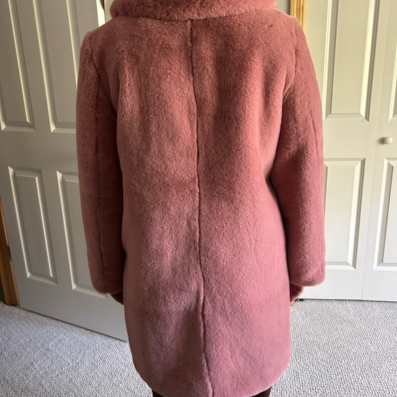 J.Crew Faux Fur coat. - Picture 2 of 6